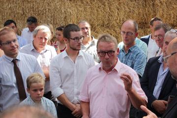 Visite ministérielle dans une exploitation agricole à Drouville (54)