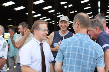 Visite ministérielle dans une exploitation agricole à Drouville (54)