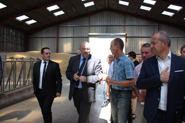 Visite ministérielle dans une exploitation agricole à Drouville (54)